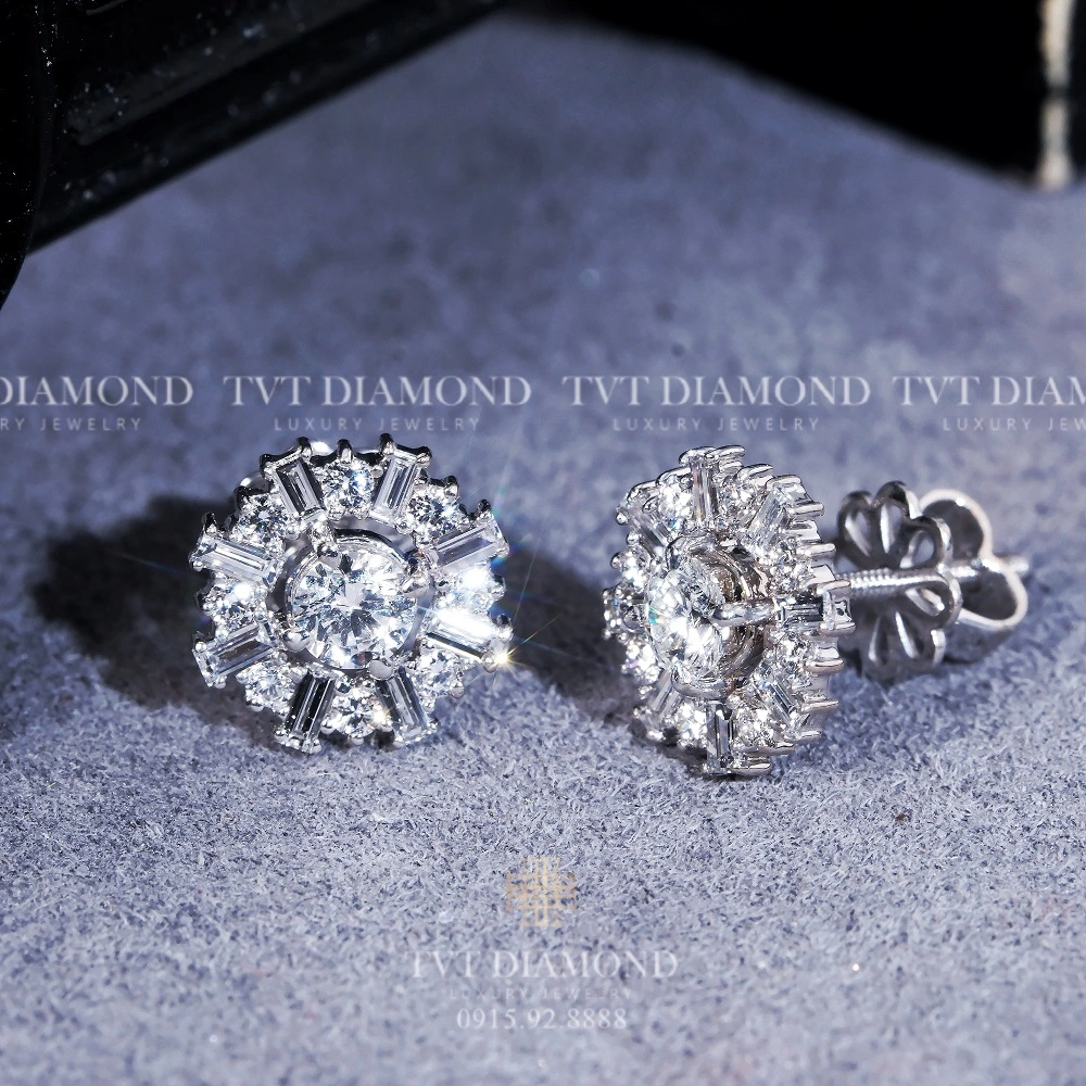 Khuyên tai kim cương tròn gắn Baguette 3