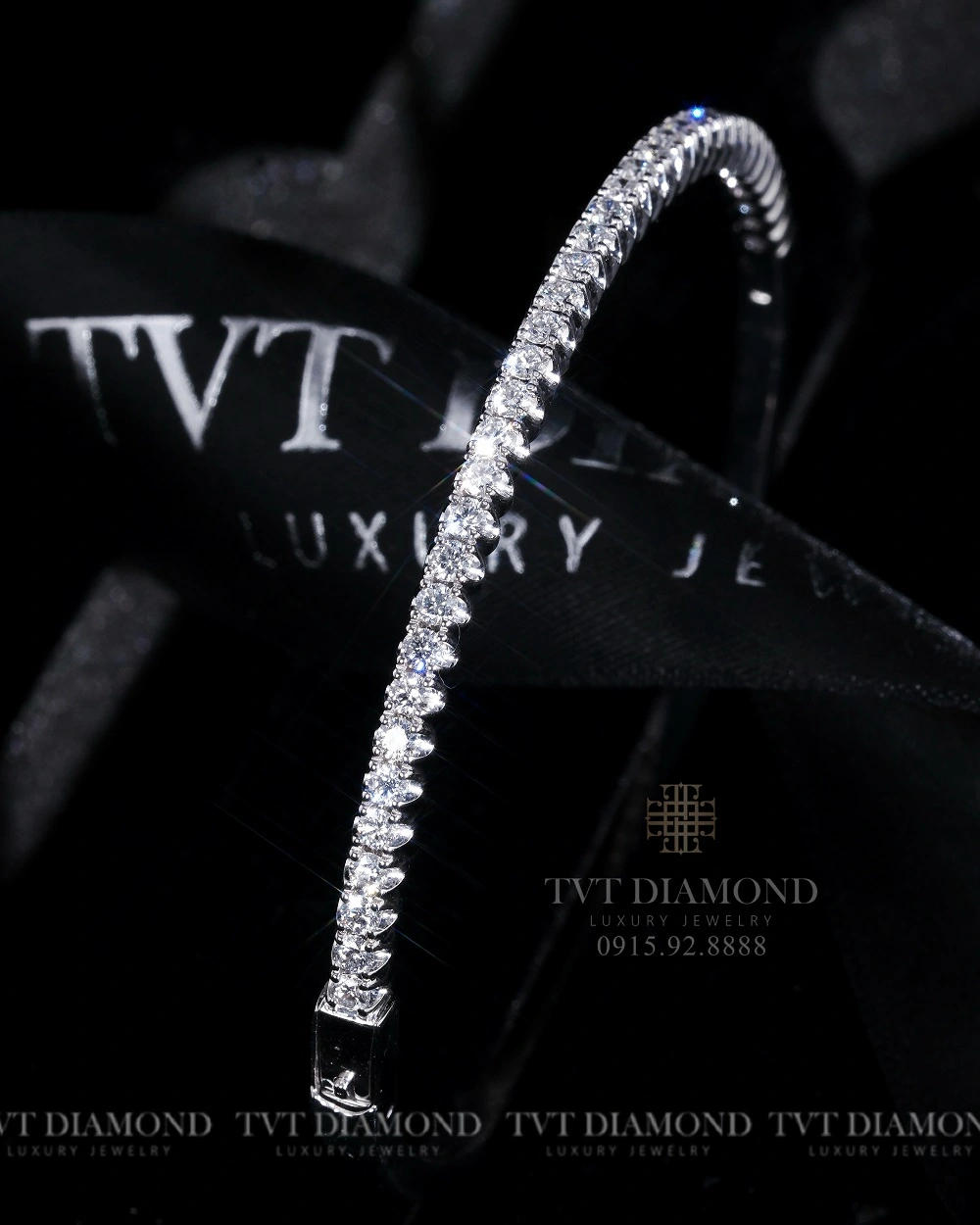 Lắc tay kim cương cứng đính kim nửa vòng 3