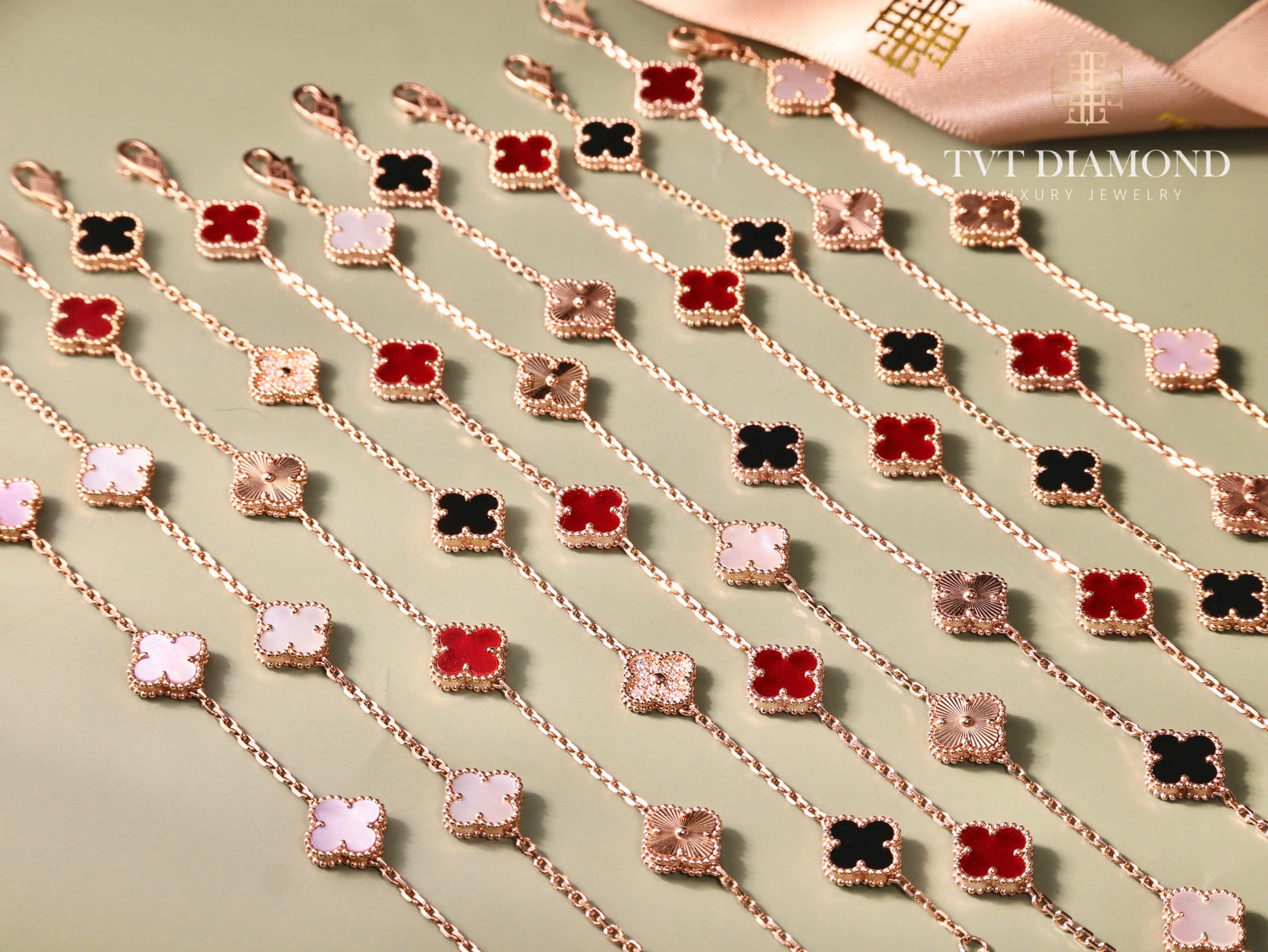 Lắc tay Van Cleef 3