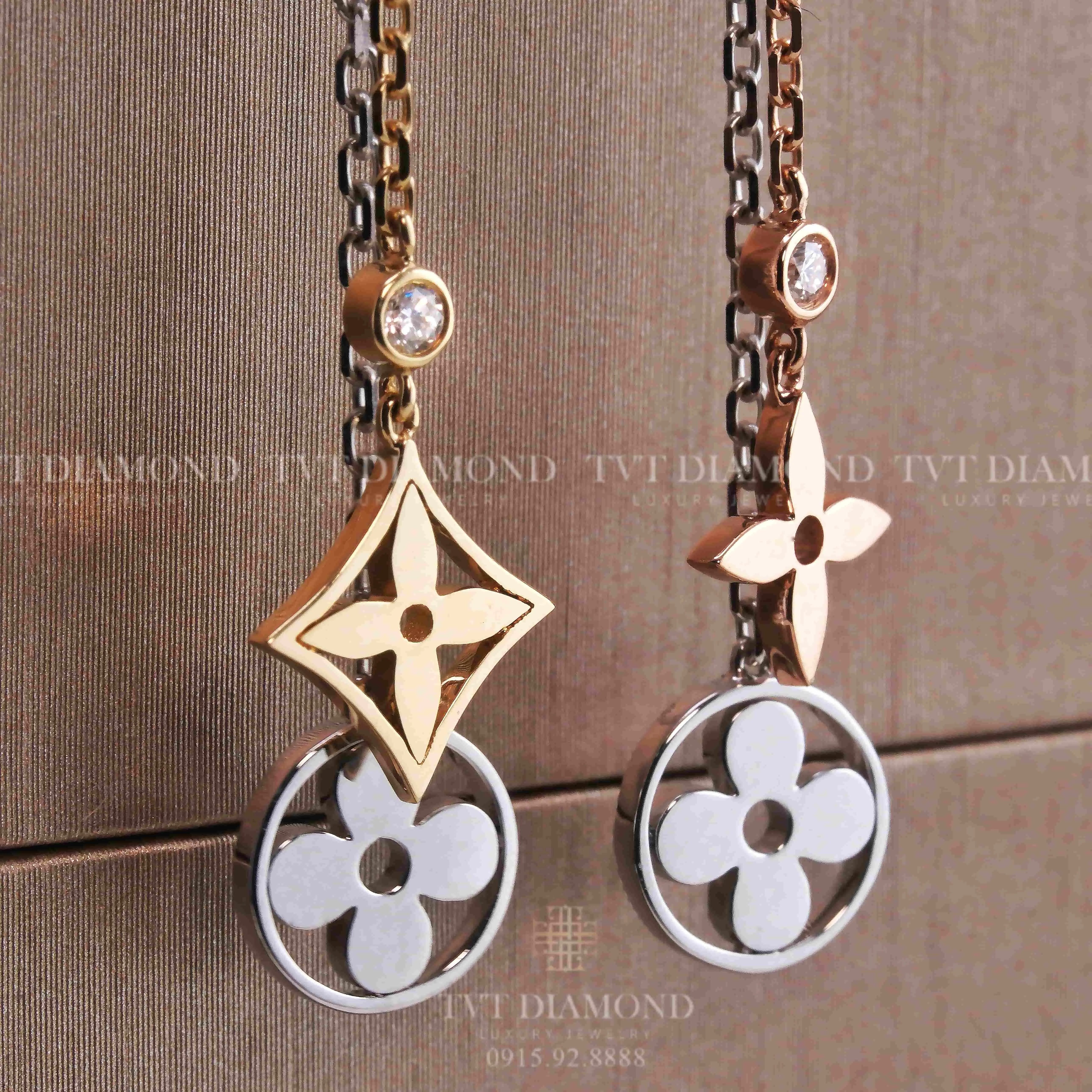 Khuyên tai LV charm rơi 3 màu 0