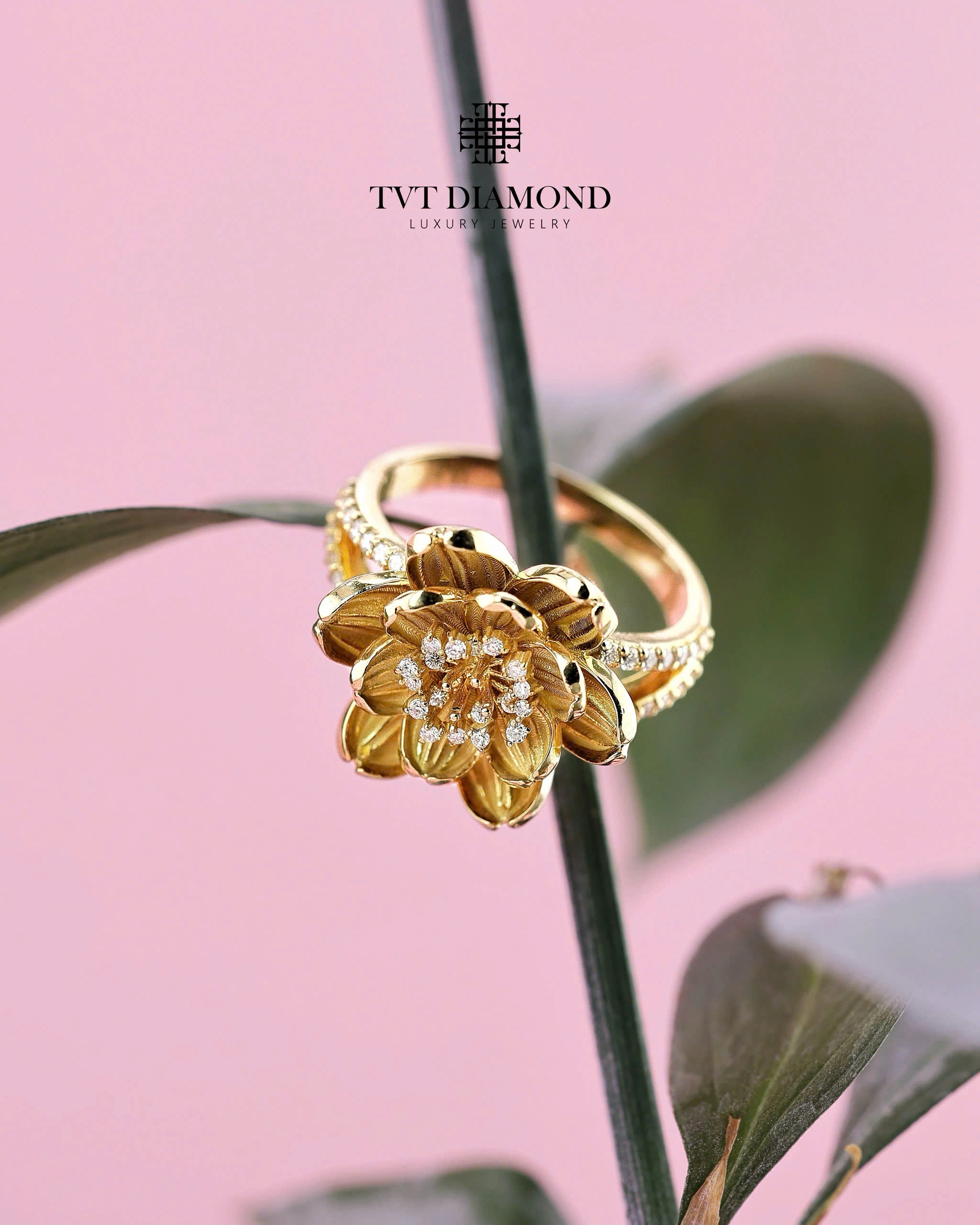 Nhẫn hoa sen thiết kế đính kim vàng vàng 18k 1