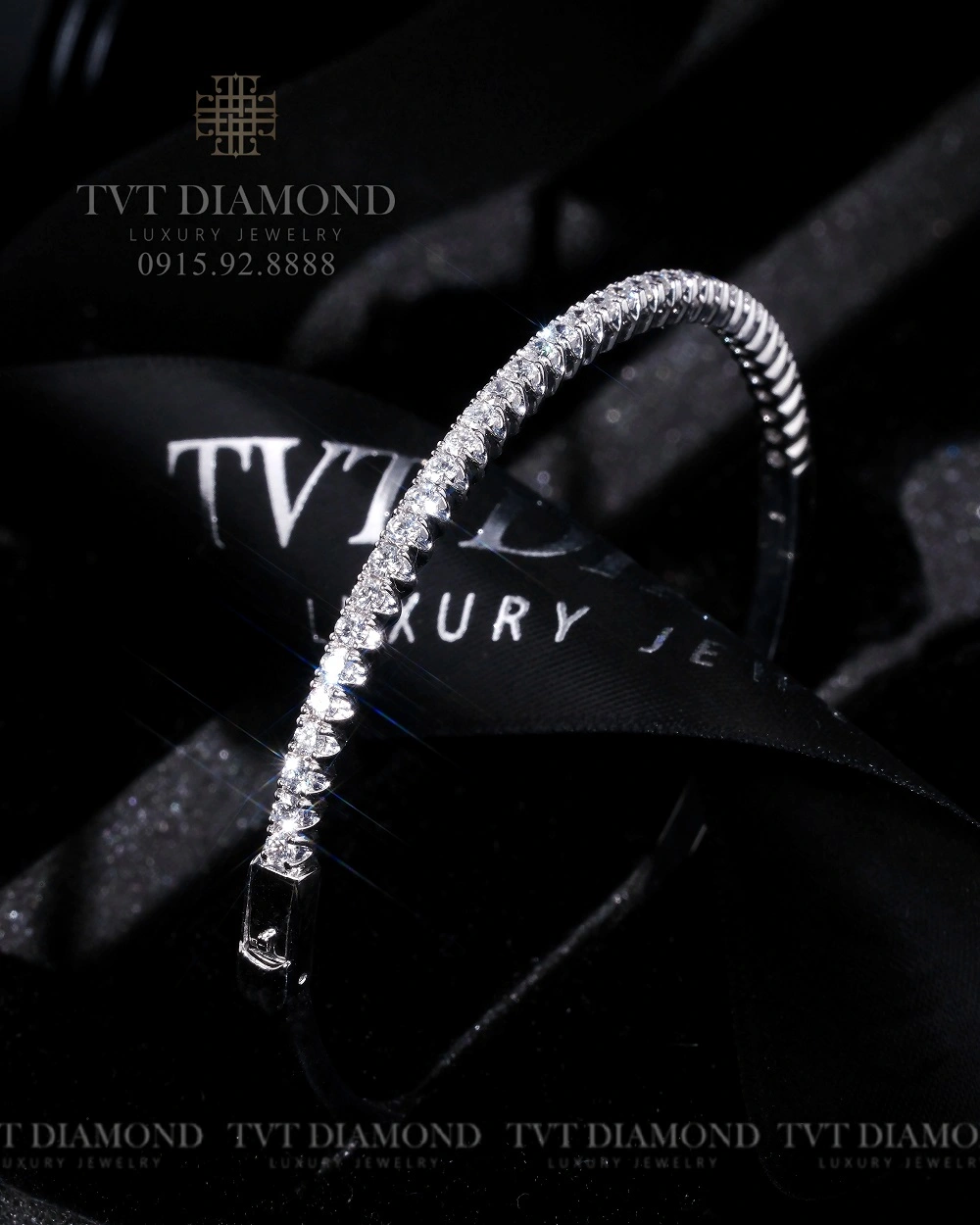 Lắc tay kim cương cứng đính kim nửa vòng 1