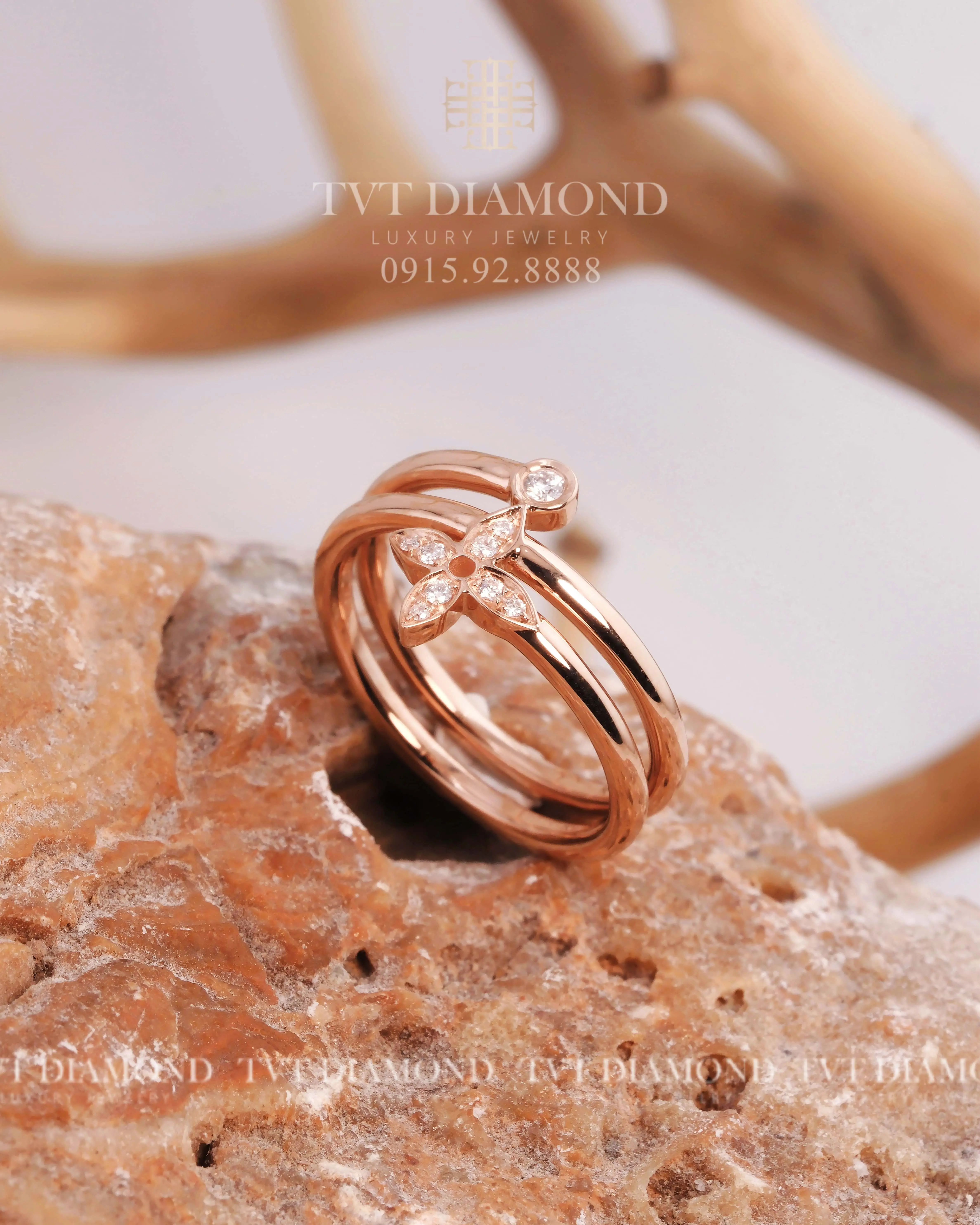 Nhẫn LV 2 vòng đính kim vàng hồng 2