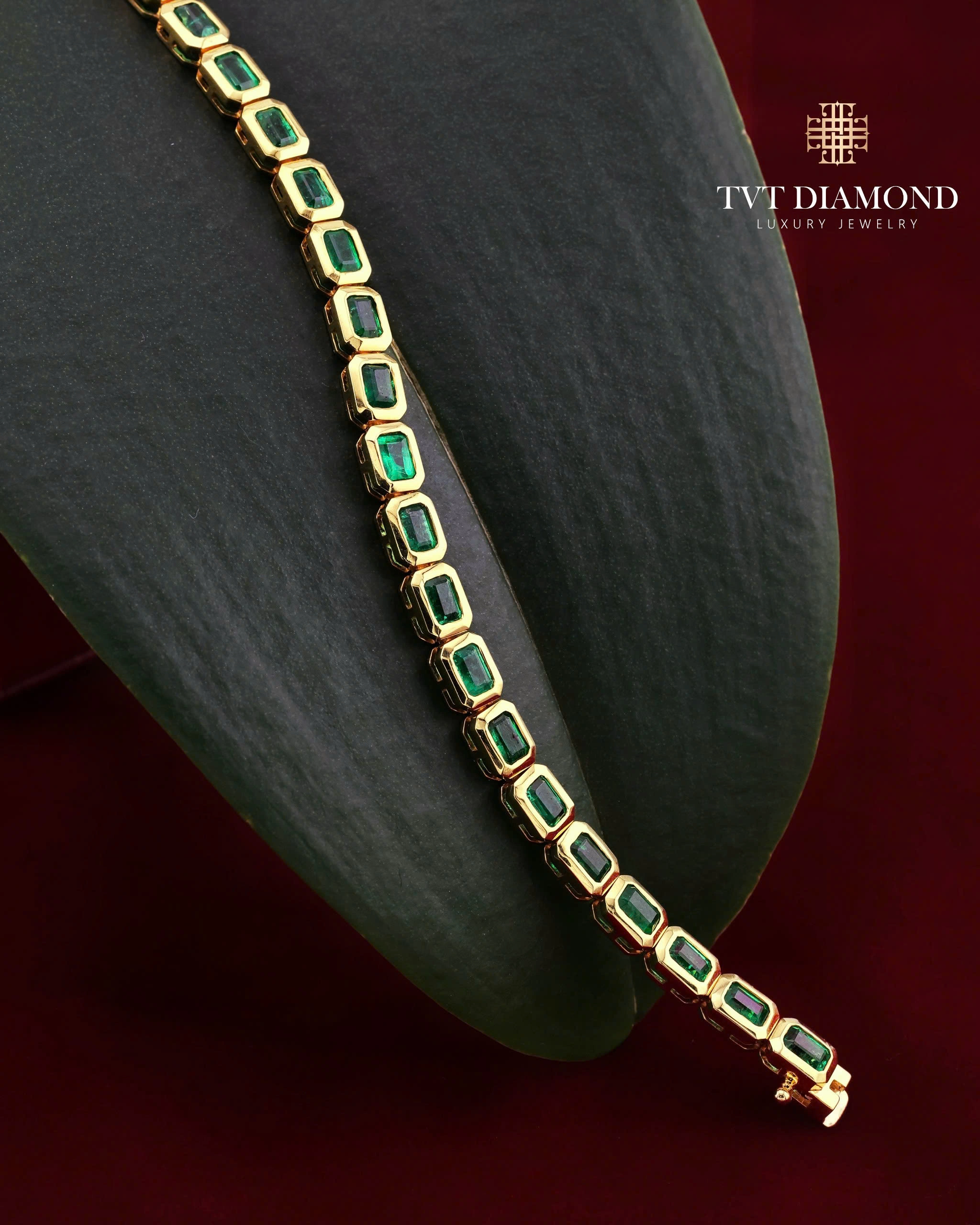 Lắc tay gắn đá emerald 3