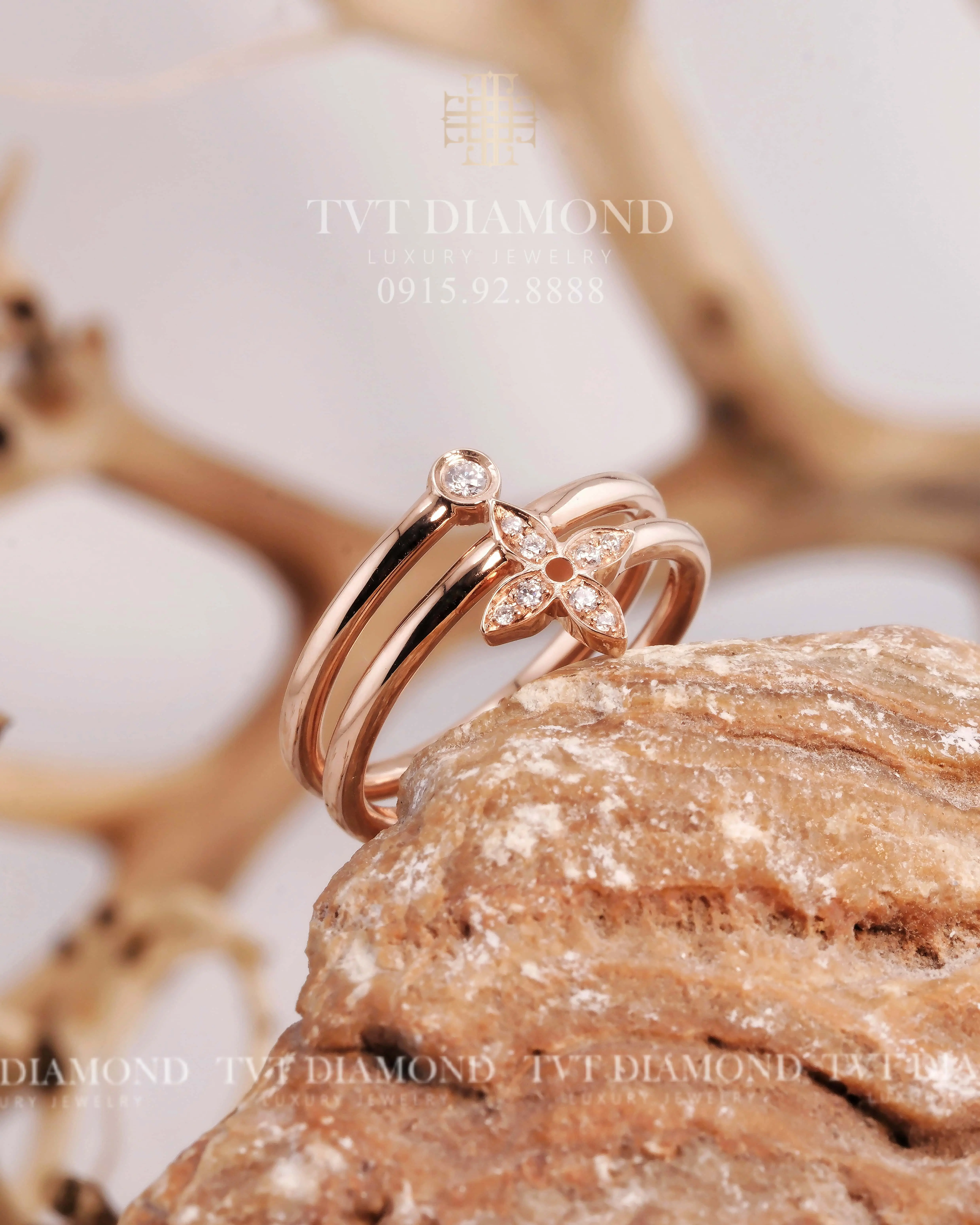 Nhẫn LV 2 vòng đính kim vàng hồng 1