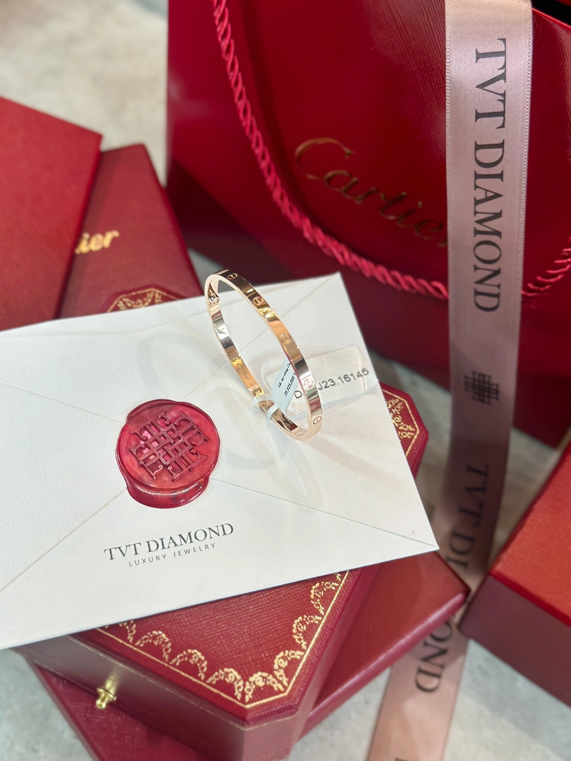 LẮC TAY CARTIER 0