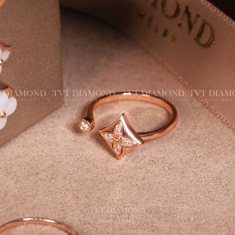 Nhẫn LV hoa vuông full kim vàng hồng 56