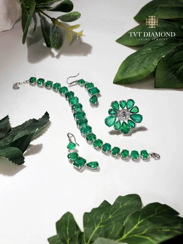 VÒNG NGỌC XANH LỤC