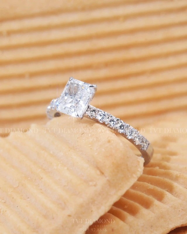 Nhẫn kim cương Viên chủ Emeral GIA : 6223791116 - 25VDG30892