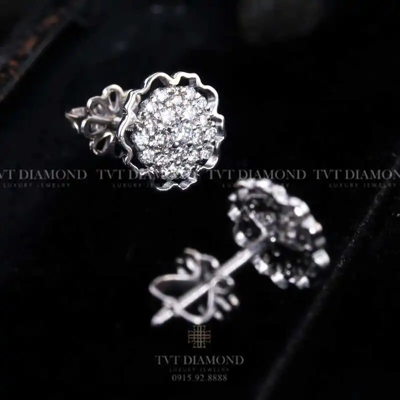 Khuyên tai kim cương thiết kế tròn